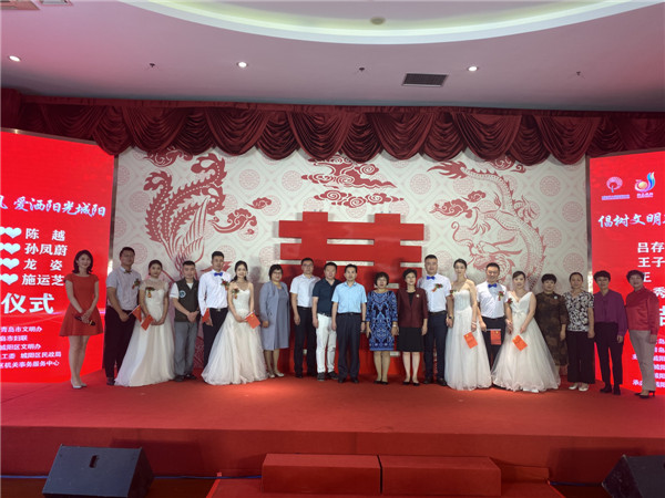 倡樹文明新風(fēng) 愛灑陽光城陽 城陽區(qū)新時代結(jié)婚禮堂舉辦新式集體婚禮  