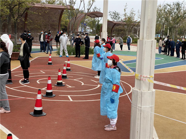 街頭閃耀“志愿紅”，市北區(qū)各方齊心協(xié)力筑牢防疫堅(jiān)實(shí)堡壘