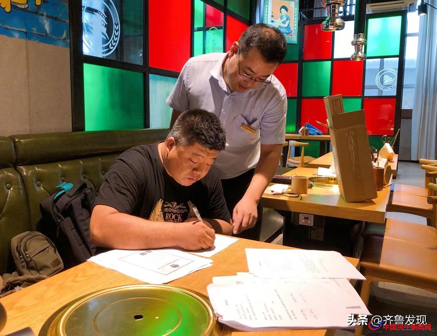 助力啤酒節(jié)嶗山會(huì)場(chǎng) 區(qū)行政審批局上門服務(wù)