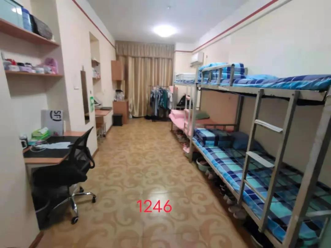 青島恒星科技學院信息學院軍訓進行時——內(nèi)務大比拼