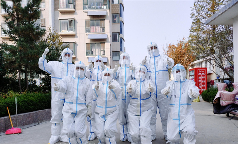 青島800醫(yī)護人員星夜馳援五蓮 檢測20萬人的樣本