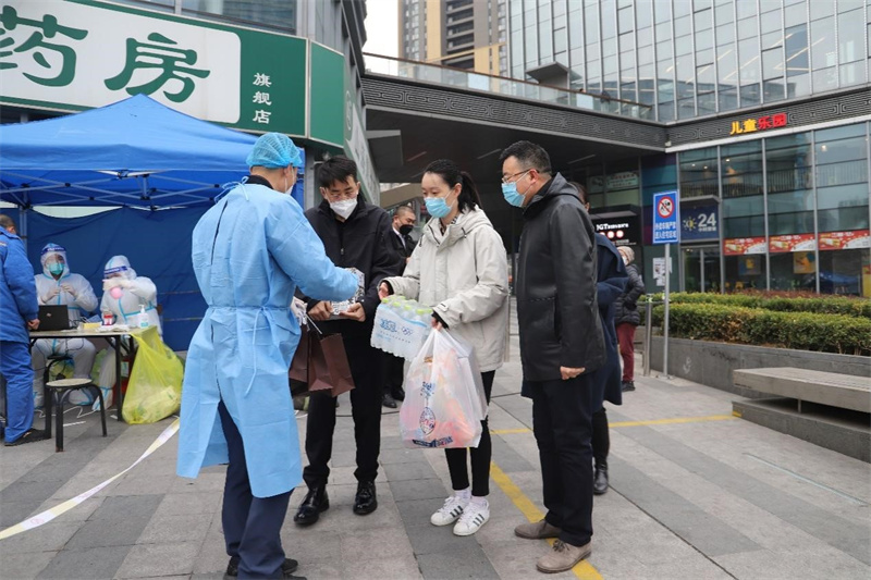 “啡”常時(shí)期，情暖“疫”線(xiàn)—青島市咖啡文化協(xié)會(huì)走訪(fǎng)慰問(wèn)社區(qū)防疫一線(xiàn)工作者