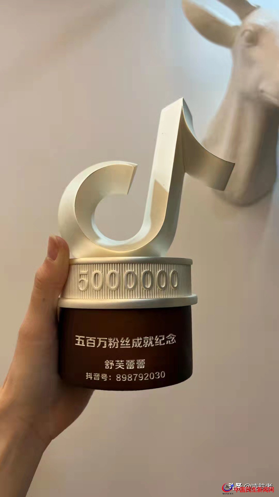 青島大嫚：國(guó)內(nèi)知名博主舒芙蕾蕾，身高168CM，體重45KG