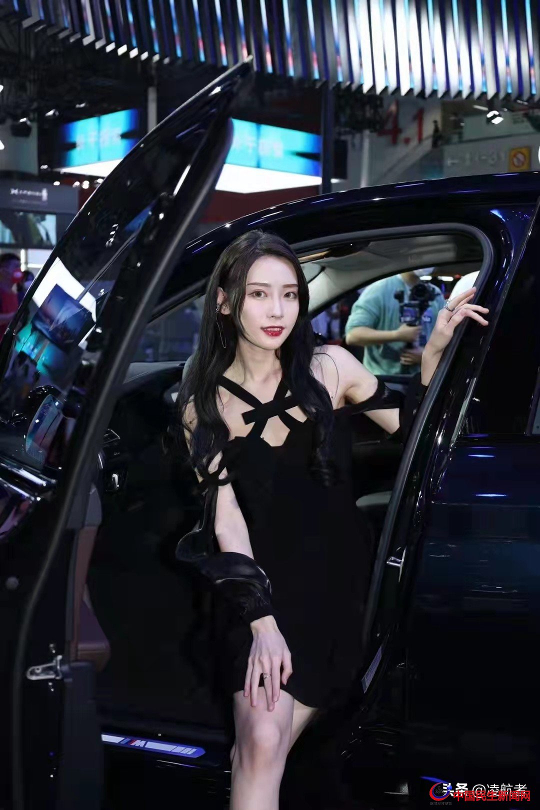 青島大嫚：國(guó)內(nèi)知名博主舒芙蕾蕾，身高168CM，體重45KG