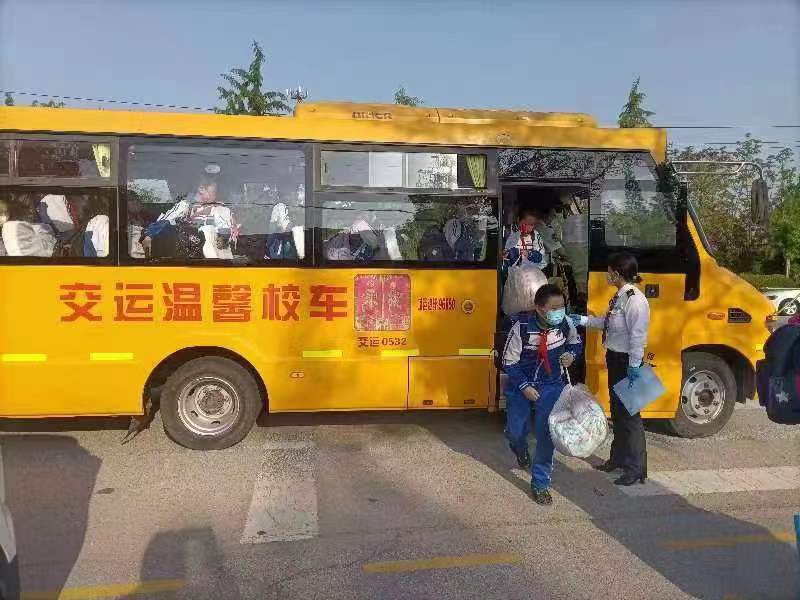 青島萊西：交運校車安全接送16000名中小學(xué)生復(fù)學(xué)
