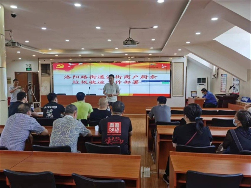 青島市北區(qū)城管局環(huán)衛(wèi)二公司垃圾收運(yùn)增時(shí)效、為民解憂去煩惱