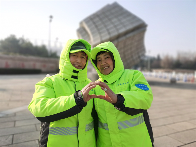 嶗山環(huán)衛(wèi)新氣象，環(huán)衛(wèi)工人換新裝