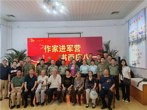 “作家進(jìn)軍營(yíng)?書畫慶八一”市北區(qū)作家協(xié)會(huì)開展擁軍志愿服務(wù)活動(dòng)