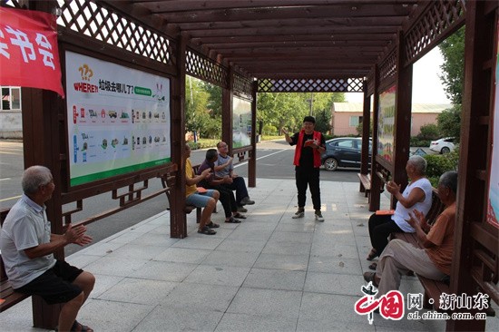 今年以來(lái)，青島即墨區(qū)積極倡樹新時(shí)代美德健康生活方式，下發(fā)《關(guān)于統(tǒng)籌推進(jìn)美德青島和信用青島建設(shè)的實(shí)施方案》，部署各單位按照實(shí)施方案規(guī)劃的倡樹美德健康新生活、加強(qiáng)誠(chéng)信文化建設(shè)等