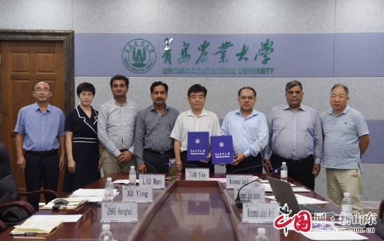 近日，青島農(nóng)業(yè)大學(xué)與巴基斯坦費(fèi)薩拉巴德農(nóng)業(yè)大學(xué)舉行交流會(huì)議，青島農(nóng)業(yè)大學(xué)副校長(zhǎng)田義軻出席，巴基斯坦費(fèi)薩拉巴德農(nóng)業(yè)大學(xué)校長(zhǎng)伊卡爾·阿罕默德·汗線上出席會(huì)議，來(lái)校訪問(wèn)的該?？蒲?、