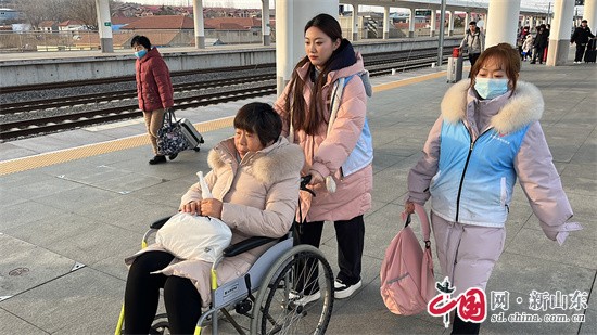 青島即墨：志愿服務暖人心，護航春運添溫度
