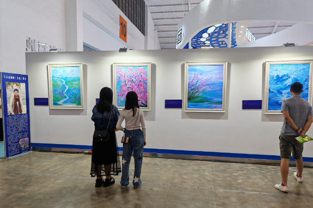 《藝術(shù)喚醒生命》藝術(shù)療愈作品展亮相昆明南博會(huì)，引領(lǐng)康養(yǎng)新風(fēng)尚