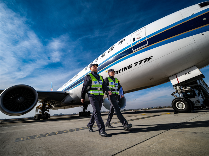 青島機(jī)場(chǎng)公安暖心守護(hù)春運(yùn)平安路